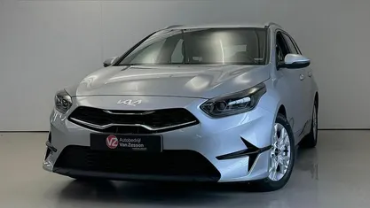Occasion Kia Ceed 2023 Grijs Hatchback
