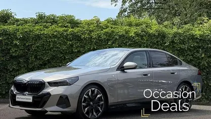 Occasion 2024 BMW 550e M Sport Sedan | € 76.895 (Goede deal)