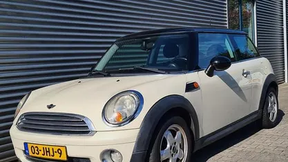 Wit Gebruikt 2009 Mini Cooper Business Hatchback | € 3.395 (Eerlijke prijs)