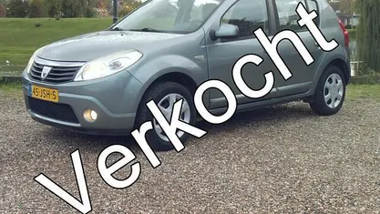 Gebruikt 2009 Dacia Sandero Lauréate Hatchback | € 1.999 (Eerlijke prijs)