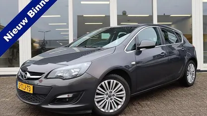 Occasion Opel Astra Design Edition 120 PK (88 kW) 2014 Grijs Hatchback