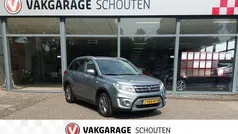 Grijs, metallic lak Gebruikt 2017 Suzuki Vitara Exclusive SUV | € 14.750 (Goede deal)