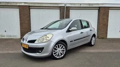 Grijs Gebruikt 2006 Renault Clio R.S. Dynamique Hatchback | € 2.945 (Eerlijke prijs)