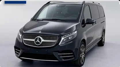 Zwart (metallic) Gebruikt 2024 Mercedes V300 Avantgarde MPV | € 74.945 (Eerlijke prijs)