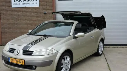 Beige Occasion 2004 Renault Mégane Cabriolet Luxe Cabriolet | € 1.699 (Eerlijke prijs)