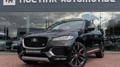 Zwart (metallic) Gebruikt 2016 Jaguar F-Pace First Edition SUV | € 29.940 (Eerlijke prijs)