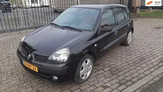 Zwart Gebruikt 2004 Renault Clio II Dynamique Hatchback | € 1.750 (Eerlijke prijs)