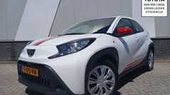 Wit Gebruikt 2023 Toyota Aygo Play Hatchback | € 18.400 (Eerlijke prijs)