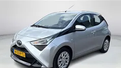 Gebruikt 2020 Toyota Aygo X-play Hatchback | € 11.950 (Eerlijke prijs)