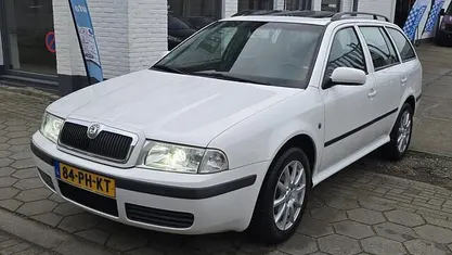 Wit Gebruikt 2004 Skoda Octavia Stationwagen | € 2.199 (Goede deal)