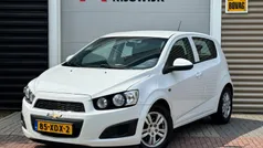 Wit, metallic lak Gebruikt 2012 Chevrolet Aveo LT Hatchback | € 2.500 (Eerlijke prijs)