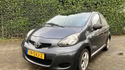 Occasion Toyota Aygo 68 PK (50 kW) 2011 Grijs Hatchback