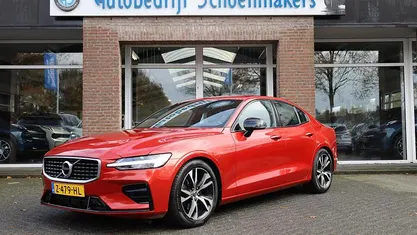 Gebruikt 2019 Volvo S60 R-Design Sedan | € 28.985 (Eerlijke prijs)