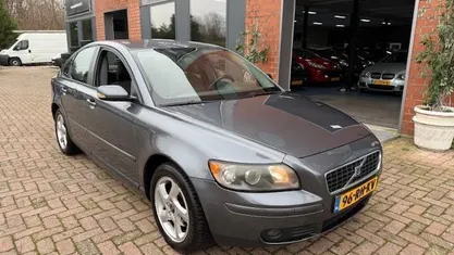 Grijs Gebruikt 2005 Volvo S40 Momentum Sedan | € 1.150 (Eerlijke prijs)