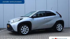 Grijs Gebruikt 2023 Toyota Aygo Hatchback | € 16.995 (Eerlijke prijs)