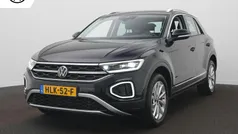 Zwart Gebruikt 2024 VW T-Roc Style SUV | € 31.900 (Eerlijke prijs)