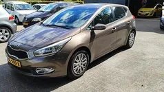 Bruin Gebruikt 2015 Kia Ceed 2 Hatchback | € 7.150 (Eerlijke prijs)