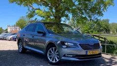 Grijs Gebruikt 2017 Skoda Superb Business Line Hatchback | € 17.975 (Eerlijke prijs)
