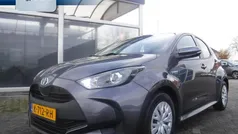 Gebruikt 2021 Toyota Yaris Hybrid Active Hatchback | € 18.250 (Eerlijke prijs)