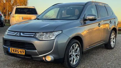 Grijs Gebruikt 2013 Mitsubishi Outlander Intense SUV | € 5.950 (Eerlijke prijs)