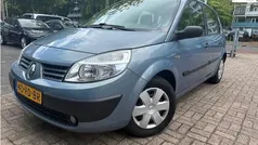 Gebruikt 2005 Renault Scénic II Komfort MPV | € 2.450 (Eerlijke prijs)