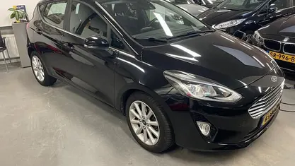 Zwart (metallic) Gebruikt 2018 Ford Fiesta Titanium Hatchback | € 9.450 (Super prijs)