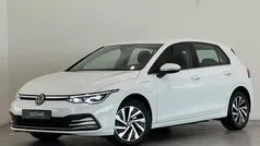 Wit Gebruikt 2020 VW Golf VIII Style Hatchback | € 23.740 (Eerlijke prijs)