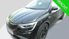 Zwart, metallic lak Gebruikt 2023 Renault Arkana Engineered SUV | € 25.450 (Eerlijke prijs)