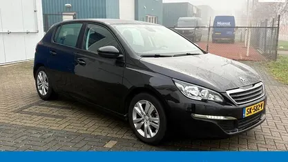 Zwart (metallic) Gebruikt 2016 Peugeot 308 Style Hatchback | € 5.944 (Super prijs)