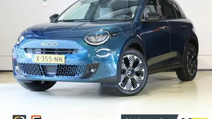 Blauw Gebruikt 2024 Fiat 600E La Prima SUV | € 27.900 (Goede deal)