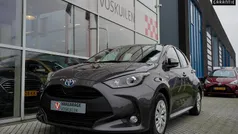 Grijs Gebruikt 2021 Toyota Yaris Hybrid Comfort Hatchback | € 20.950 (Goede deal)