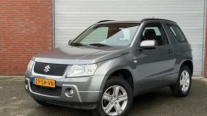 Grijs (metallic) Occasion 2006 Suzuki Grand Vitara Exclusive SUV | € 6.799 (Eerlijke prijs)