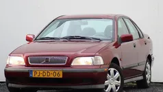Rood Gebruikt 1996 Volvo S40 Sedan | € 1.900 (Eerlijke prijs)