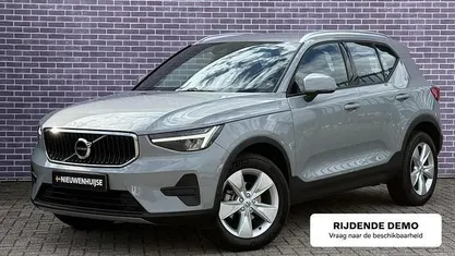 Grijs Gebruikt 2025 Volvo XC40 Core SUV | € 38.899 (Eerlijke prijs)