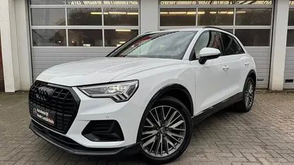 Wit (metallic) Gebruikt 2019 Audi Q3 S-Line SUV | € 29.945 (Eerlijke prijs)