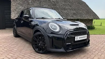 Occasion Mini Cooper S Classic 178 PK (130 kW) 2021 Zwart Hatchback