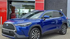 Blauw, metallic lak Gebruikt 2022 Toyota Corolla Cross Edition SUV | € 34.900 (Eerlijke prijs)