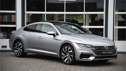 Grijs, metallic lak Gebruikt 2019 VW Arteon Business Sedan | € 23.450 (Eerlijke prijs)