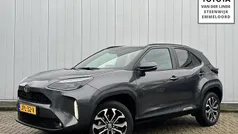Grijs (metallic) Gebruikt 2025 Toyota Yaris Cross Edition SUV | € 29.400 (Eerlijke prijs)