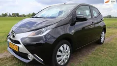 Zwart Gebruikt 2016 Toyota Aygo X-play Hatchback | € 7.950 (Eerlijke prijs)