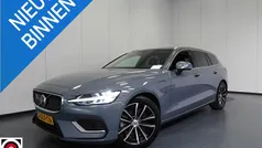 Grijs Gebruikt 2023 Volvo V60 Core Stationwagen | € 39.140 (Eerlijke prijs)