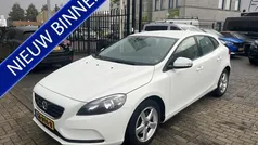Wit Gebruikt 2015 Volvo V40 Kinetic Stationwagen | € 12.950 (Eerlijke prijs)