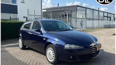 Blauw Gebruikt 2005 Alfa Romeo 147 Distinctive Hatchback | € 1.150 (Eerlijke prijs)