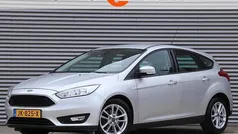 Grijs, metallic lak Gebruikt 2016 Ford Focus Trend Hatchback | € 10.950 (Goede deal)