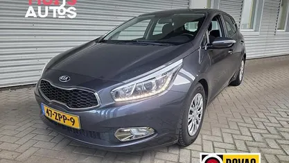 Grijs (metallic) Occasion 2013 Kia Ceed Comfort Hatchback | € 6.495 (Eerlijke prijs)