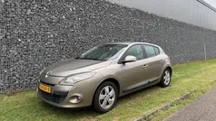 Beige Gebruikt 2009 Renault Mégane III Dynamique Hatchback | € 5.495 (Eerlijke prijs)