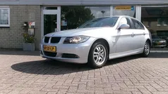 Grijs, metallic lak Gebruikt 2006 BMW 320 Executive Sedan | € 6.500 (Eerlijke prijs)