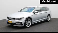 Grijs Gebruikt 2023 VW Passat Business+ Stationwagen | € 35.900 (Goede deal)