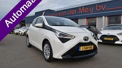 Wit Gebruikt 2020 Toyota Aygo X-play Hatchback | € 11.499 (Eerlijke prijs)