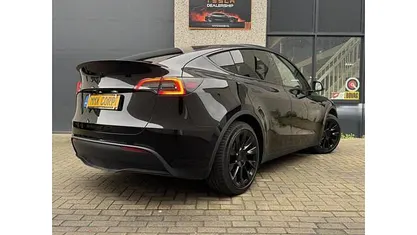 Gebruikt 2023 Tesla Model Y RWD SUV | € 34.999 (Eerlijke prijs)